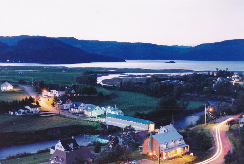 Chalet La Caille Villa LʼAnse-Saint-Jean Oda fotoğraf